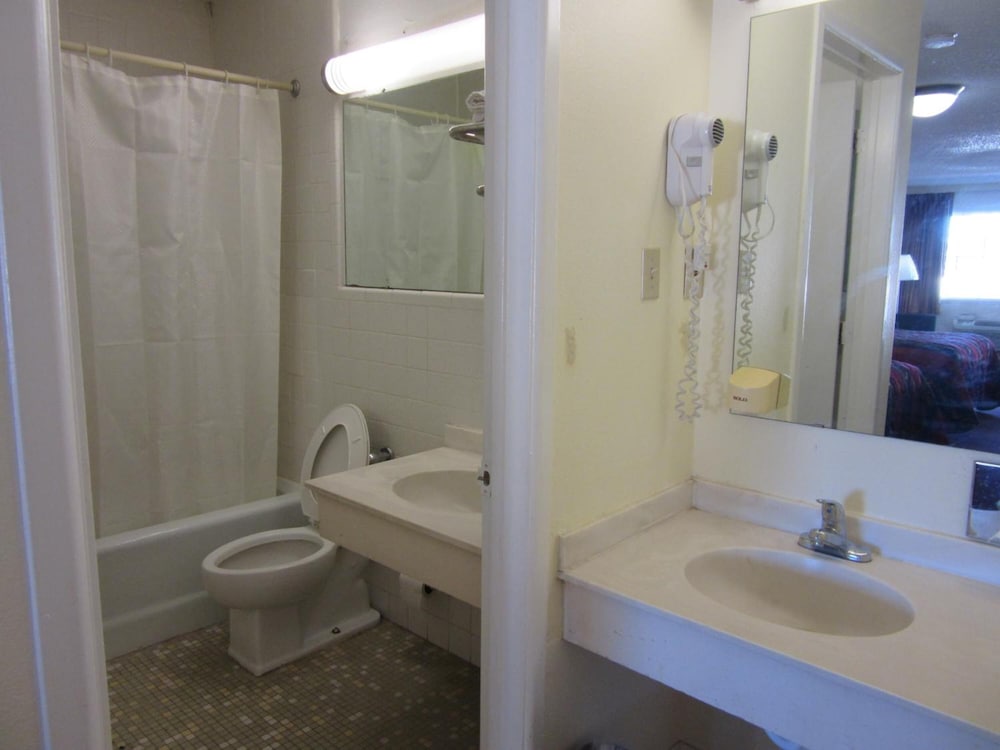 Royal Inn Abilene - photo 17