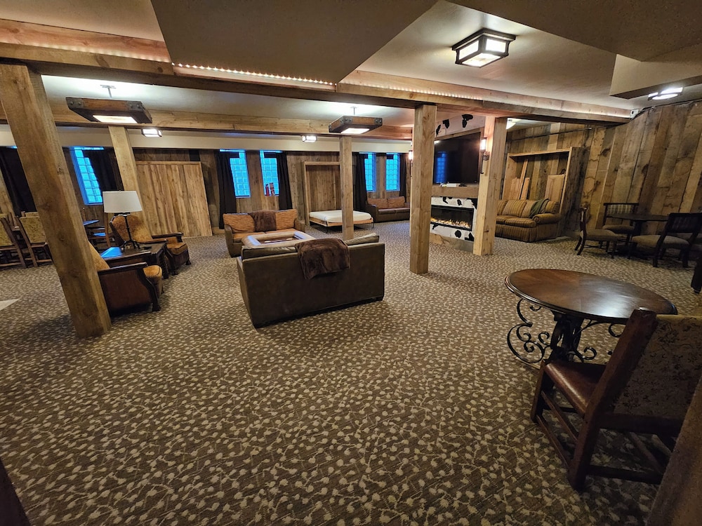 Eaglescape Suites and Event Center - photo 22