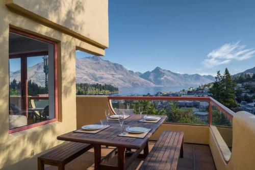 Magnificent Apartment with Great Views — 4-Star Luxury Hotel in Queenstown, New Zealand