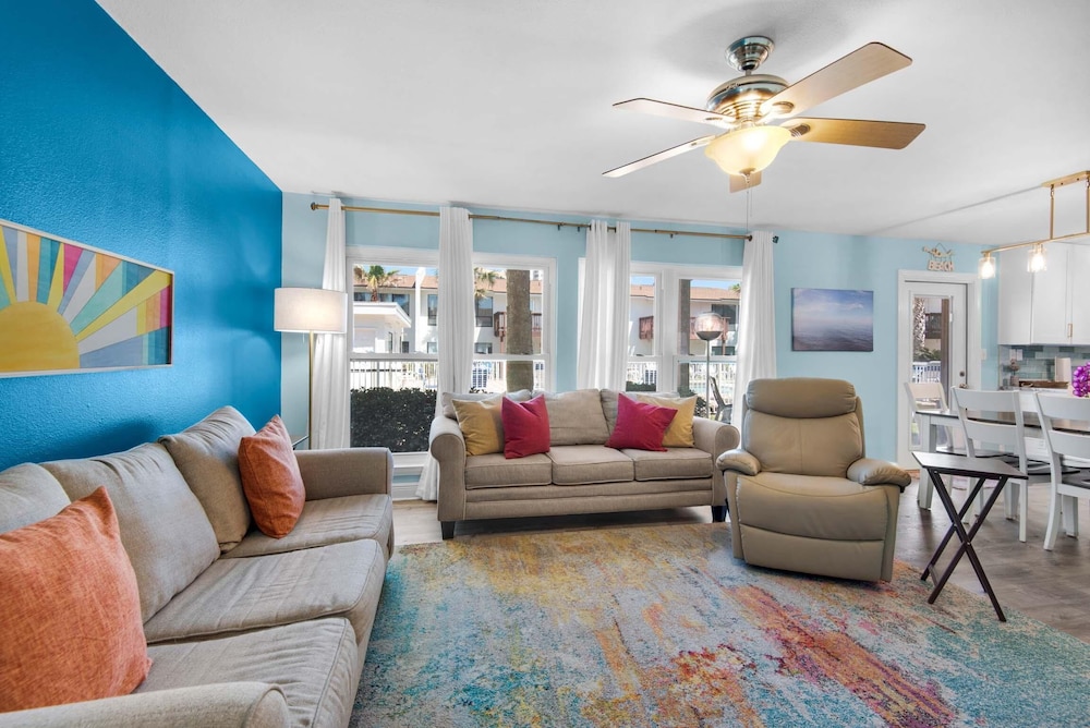 Beachview 102 Flaming Sunrise — 4-Star Luxury Hotel in Navarre, United States