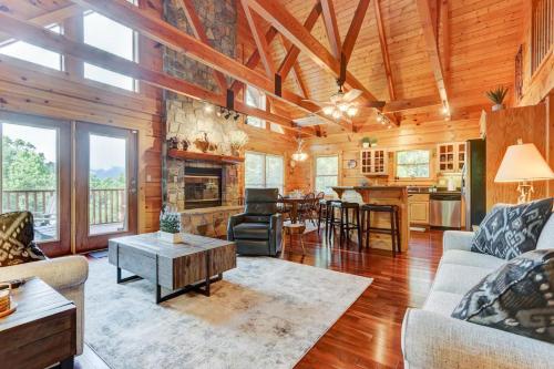 Lux 4Bd Lodge W Views Fire Pits Hot Tub Pool — 4-Star Luxury Hotel in Gatlinburg, United States