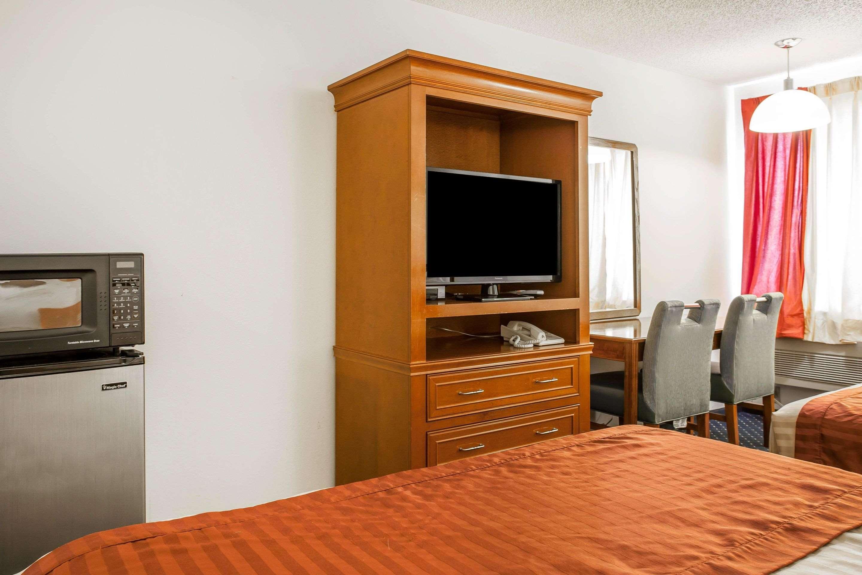 Econo Lodge SeaTac Airport North Seattle - photo 28
