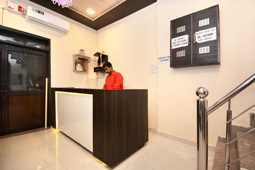 OYO 40235 Aashiaana Guest House