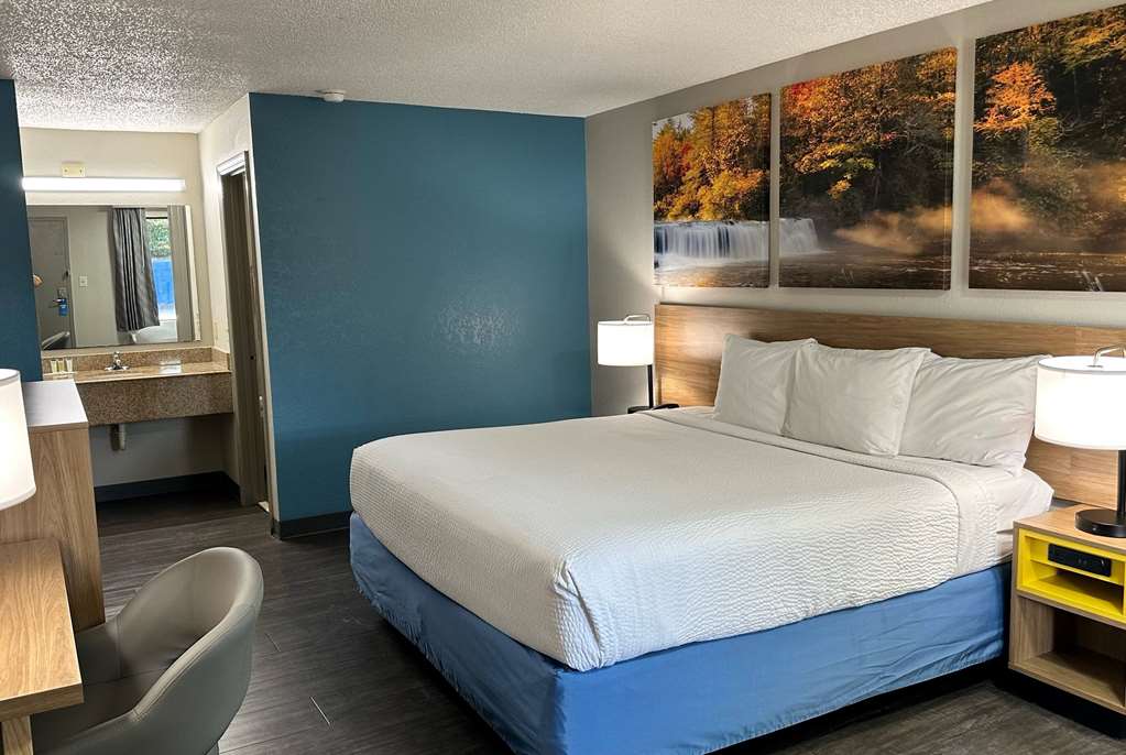 Days Inn by Wyndham Columbia NE Fort Jackson - photo 10