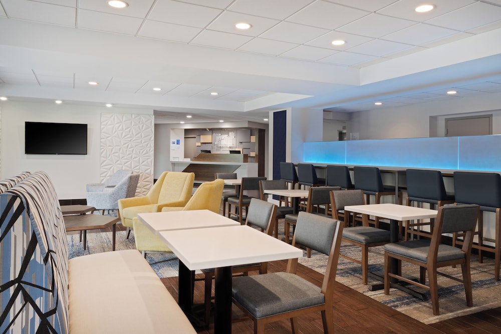Holiday Inn Express & Suites Cincinnati Riverfront by IHG - photo 6