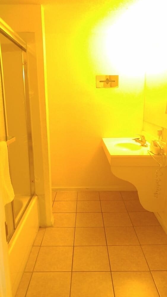 Parkway Inn Fresno - photo 7