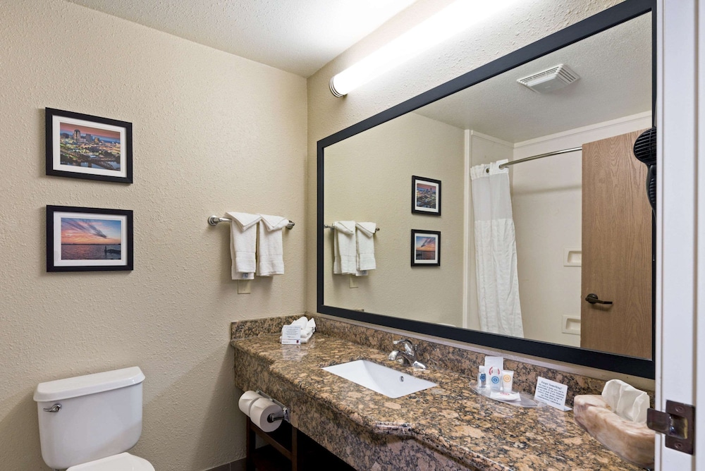 Comfort Suites Monroe - photo 54