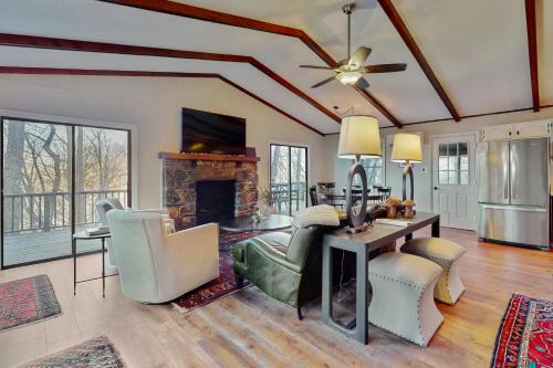 The Nunv Cabin — 4-Star Luxury Hotel in Brevard, United States