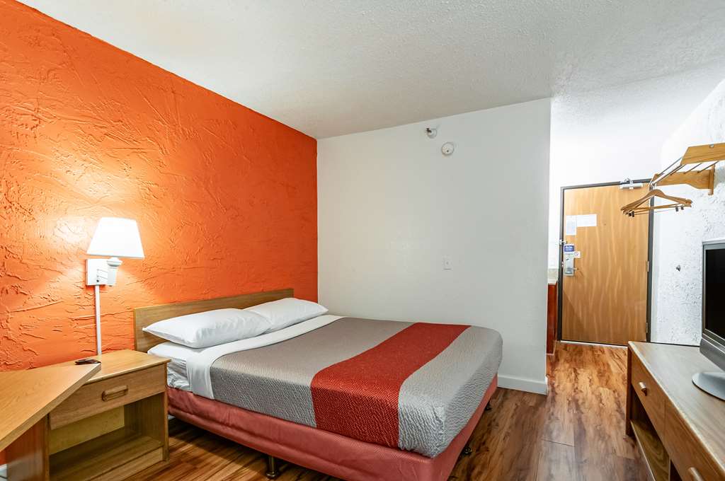 Motel 6 Naperville IL - photo 15