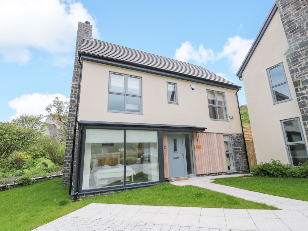 Summer Rose in Alnwick, United Kingdom