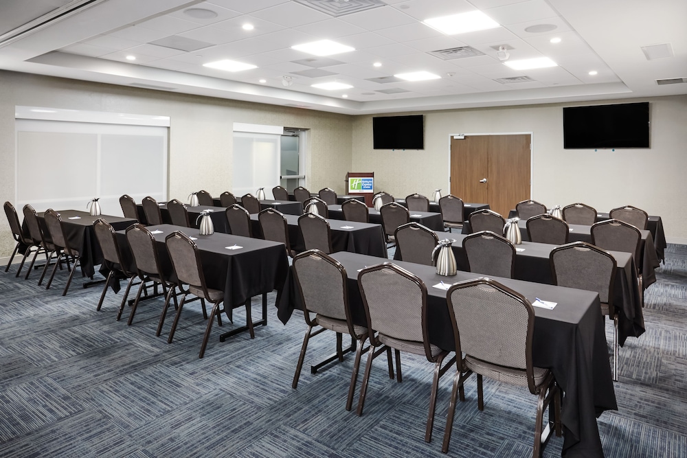 Holiday Inn Express & Suites Chicago North Shore Niles by IHG - photo 38