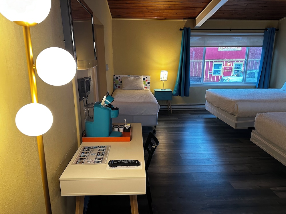 Atomic Motel - photo 22