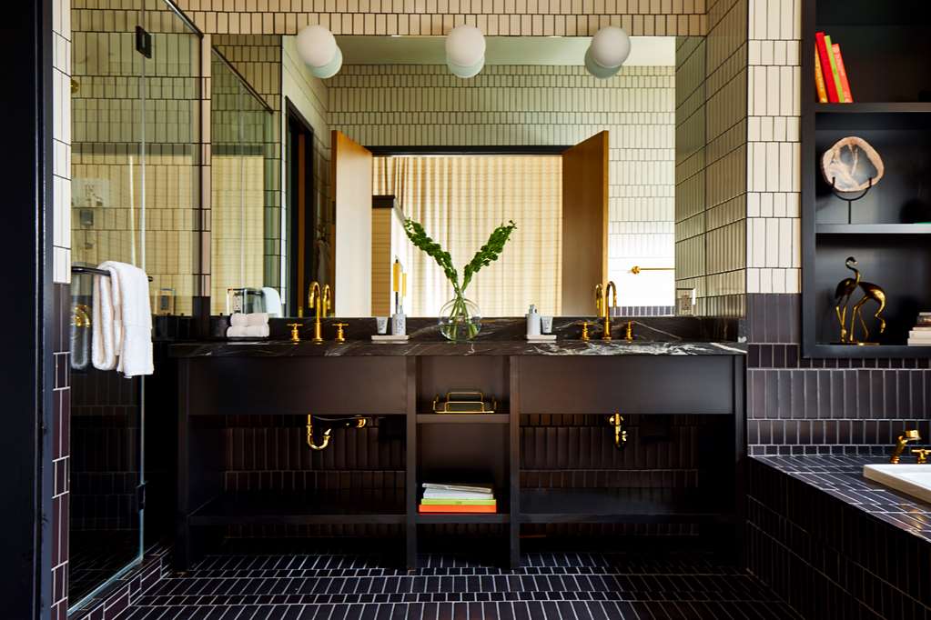 Fairlane Hotel - photo 2