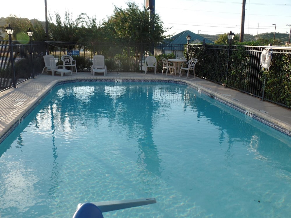 LoneStar Inn - photo 18