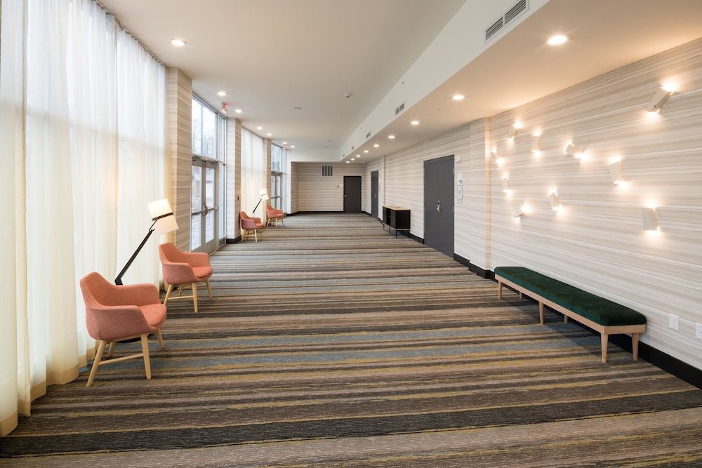 Holiday Inn & Suites Detroit Troy by IHG - photo 47