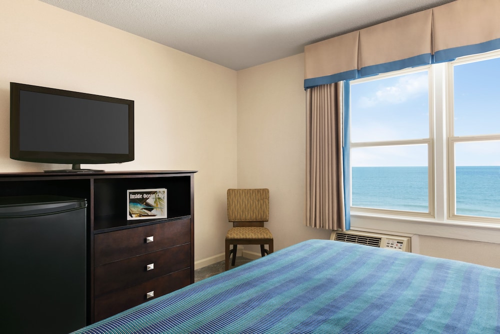 Harrison Hall Hotel - photo 17