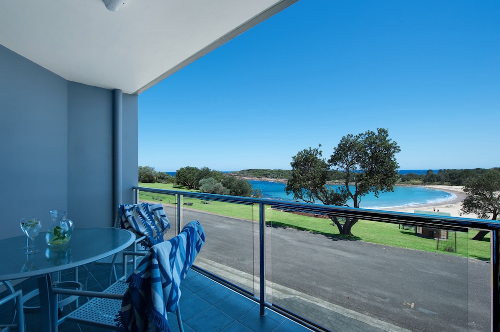 On the Beach Getaway — 4-Star Luxury Hotel in One Mile, Australia