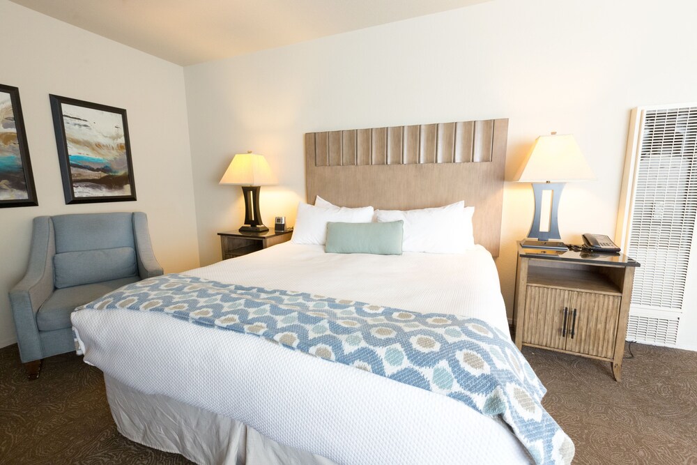 Cambria Landing Inn & Suites - photo 13