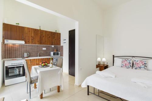 Helios Studio Next To The Sea By Apokoronas Villas — 4-Star Luxury Hotel in Kalyves, Greece