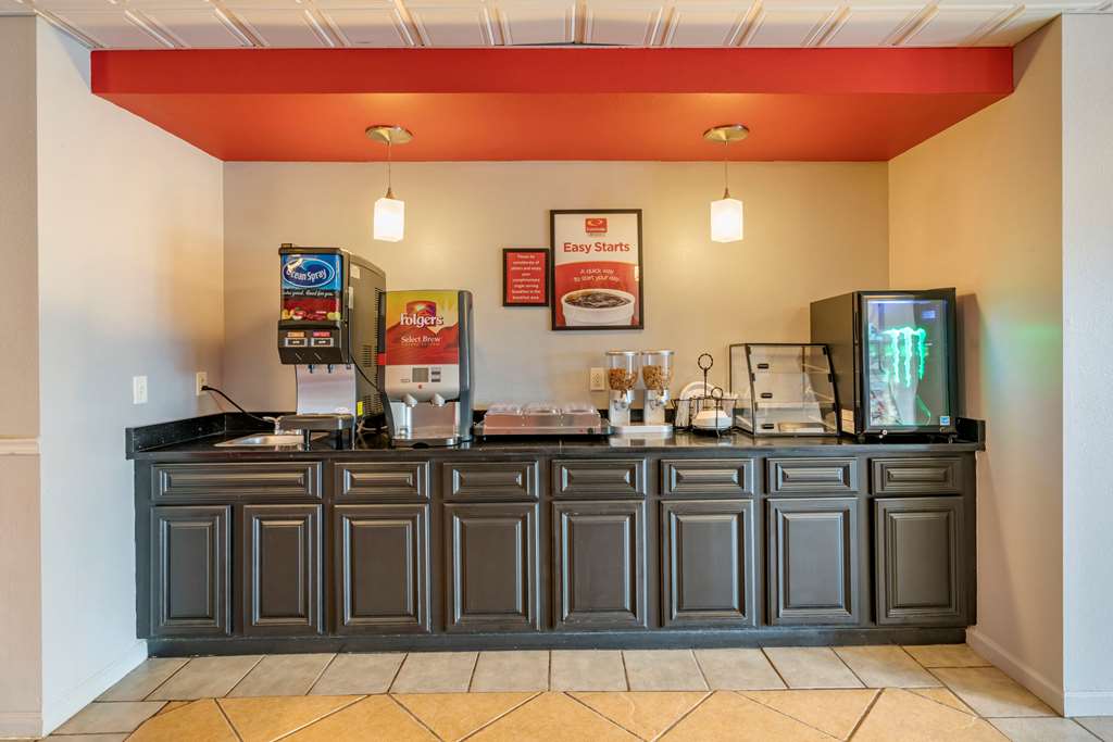 Econo Lodge Inn & Suites Granite City St. Louis - photo 26