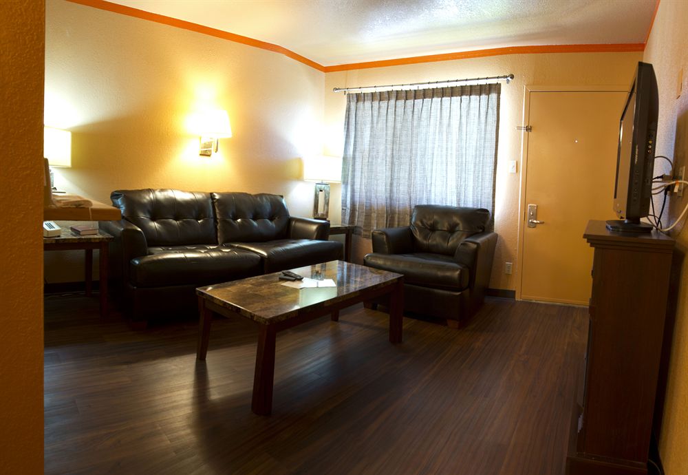 Capitol Inn & Suites - photo 14