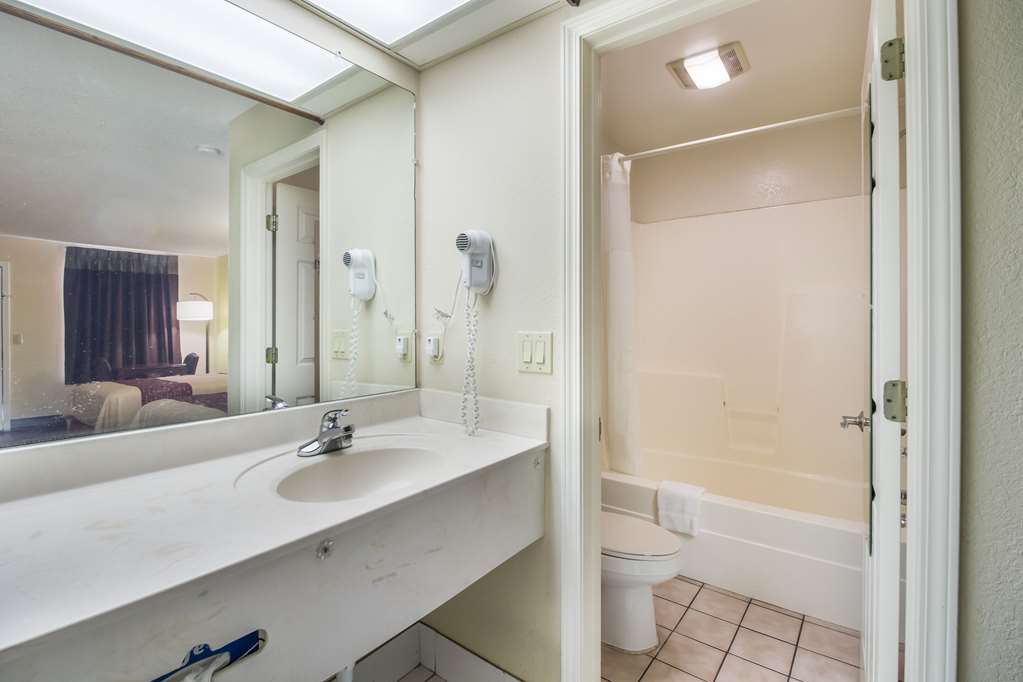 Rodeway Inn Bolivar - photo 24