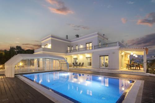 Luxury villa near the beach — 4-Star Luxury Hotel in Armacao De Pera, Portugal
