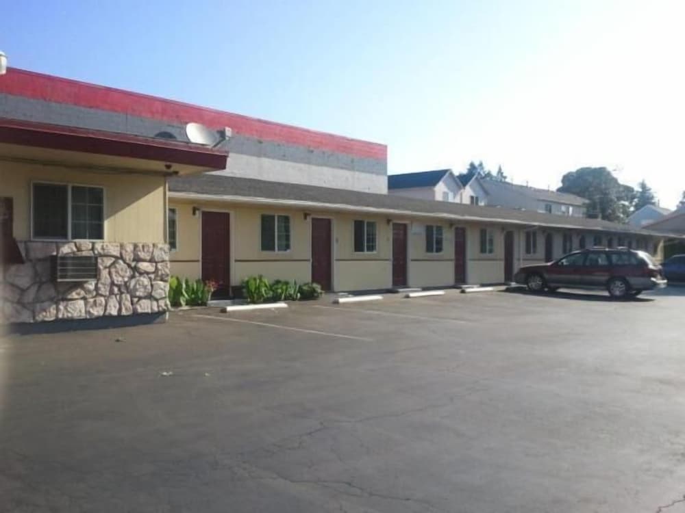 Aaron Motel - photo 12