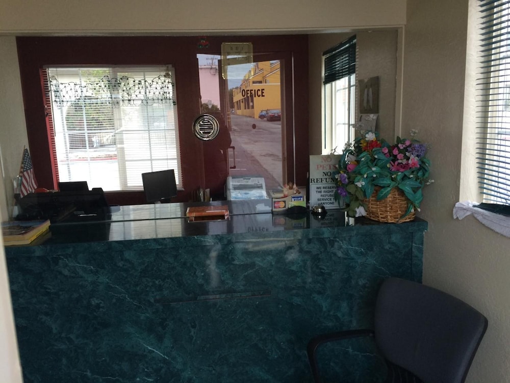 San Carlos Inn - photo 2