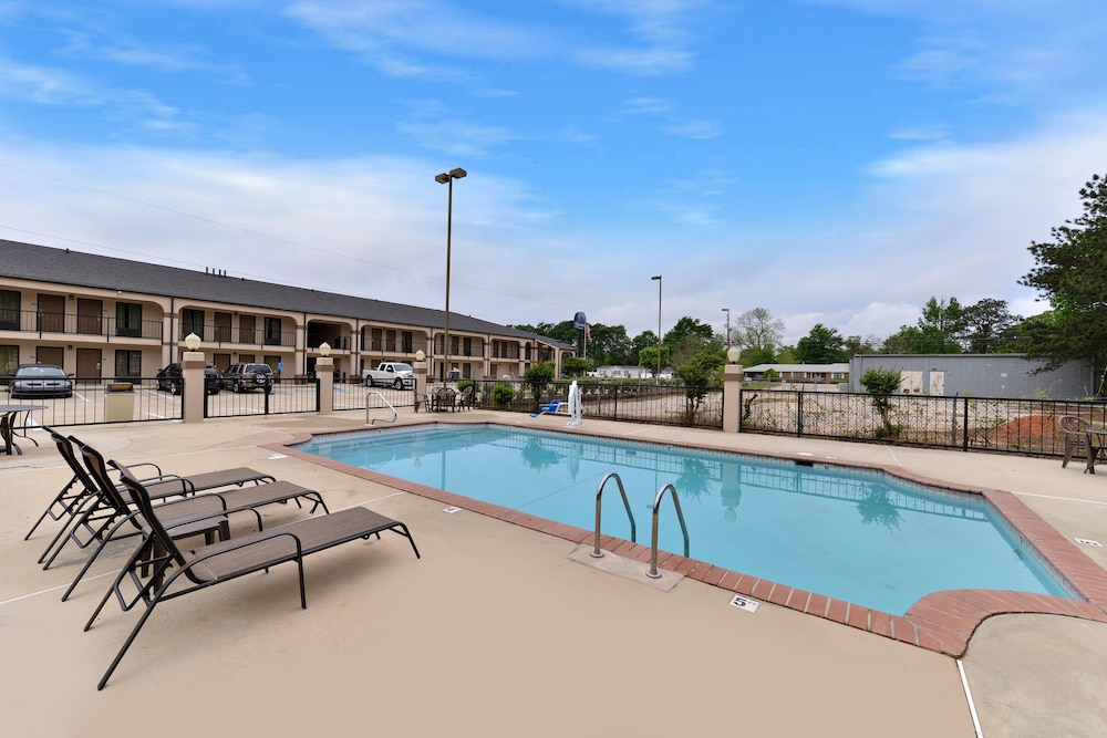 Mockingbird Inn & Suites - photo 26