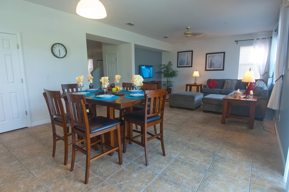 South facing Pool With Spa & Games Room - photo 45