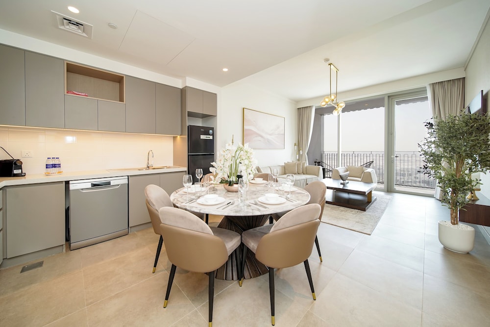 PVH Creek Gate Stylish 2BR with Creek View — 4-Star Luxury Hotel in Dubai, United Arab Emirates