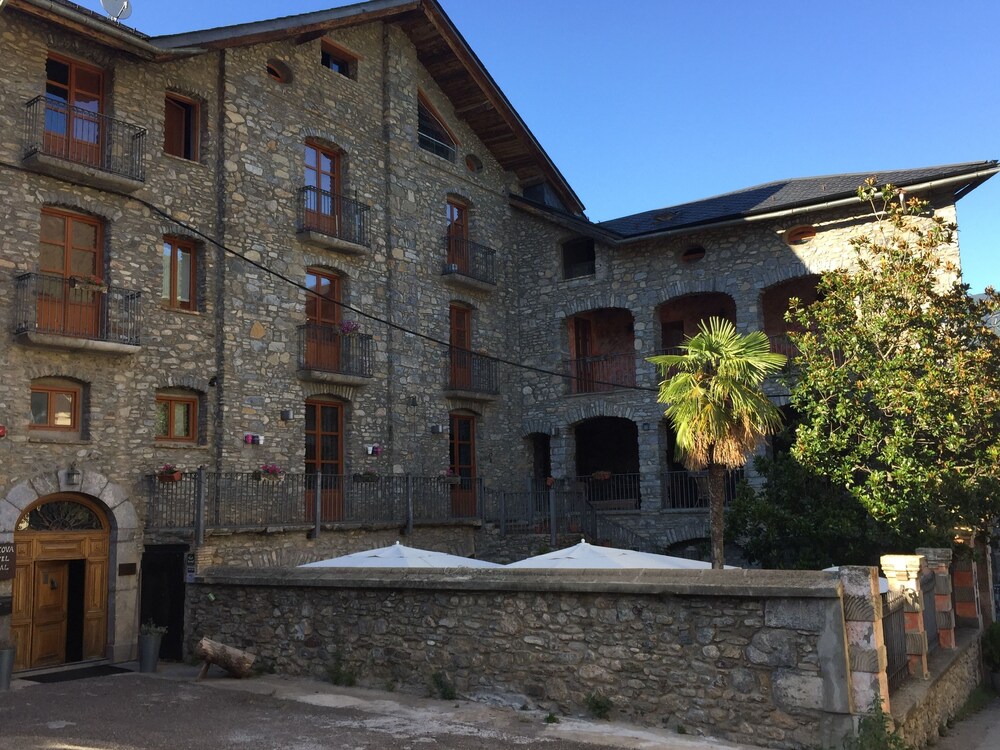 Hotel LAlcova in Sort, Spain