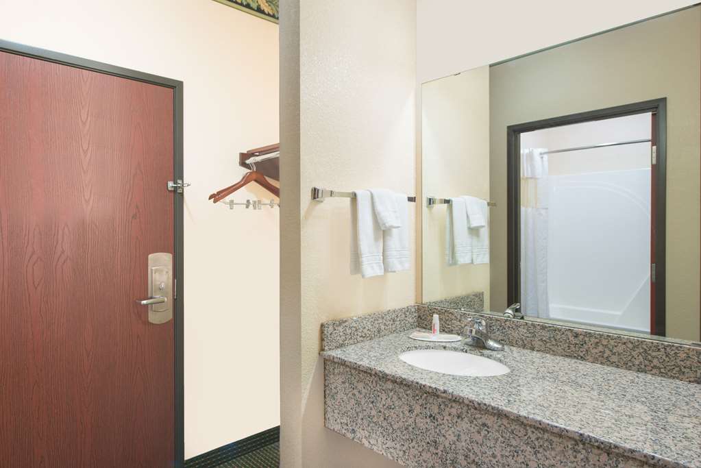 Days Inn by Wyndham Sullivan - photo 7