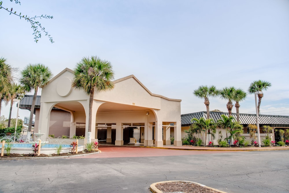 Super 8 by Wyndham St. Petersburg - photo 31