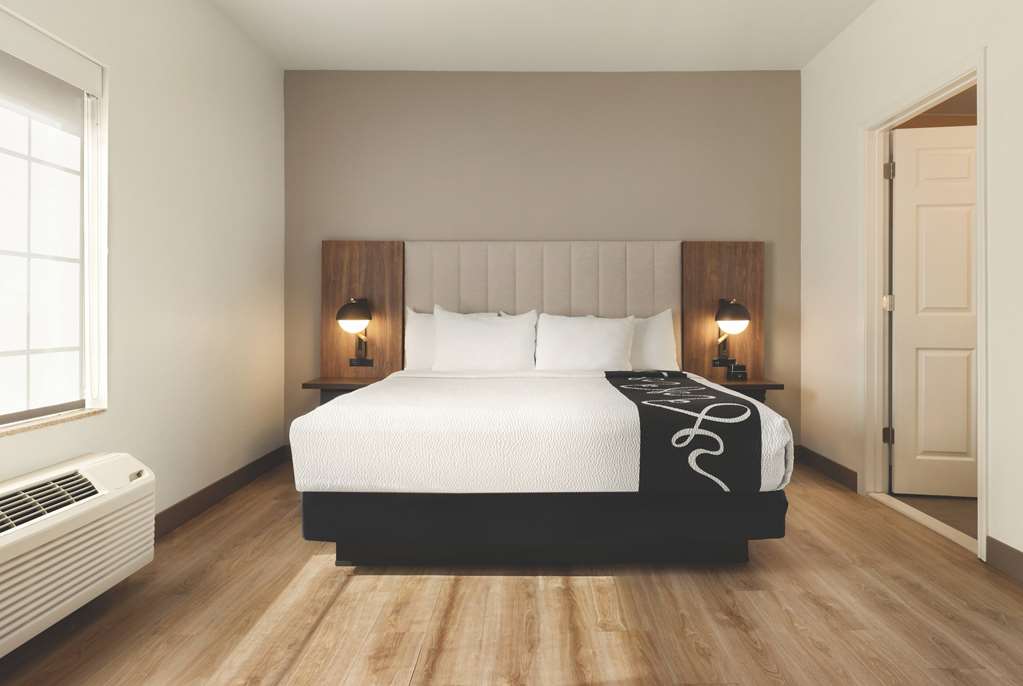 Baymont by Wyndham Beaumont - photo 31