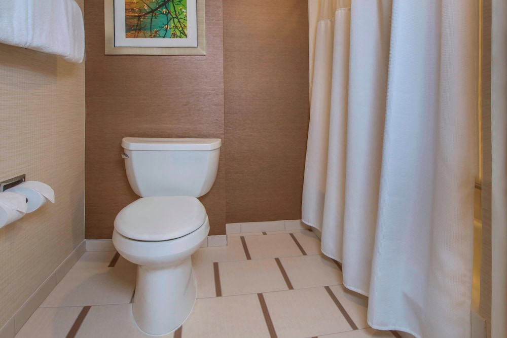 Fairfield Inn & Suites by Marriott Frederick - photo 12