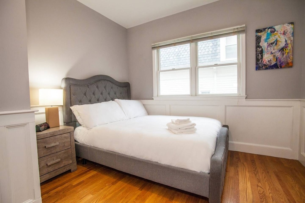 Central Boston 5 Bed 2 Bath North End sleeps 10 - photo 4