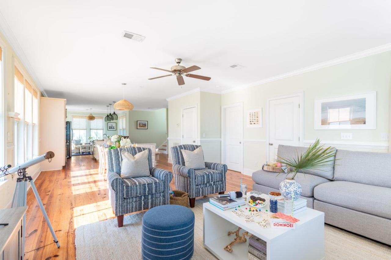 Sea Shell by Avantstay Breezy Beachside Getaway w Rooftop Deck & 6 BRs - photo 3