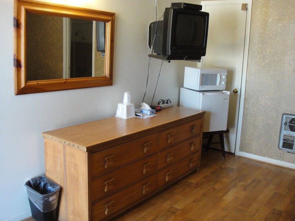 The Hills Motel - photo 15