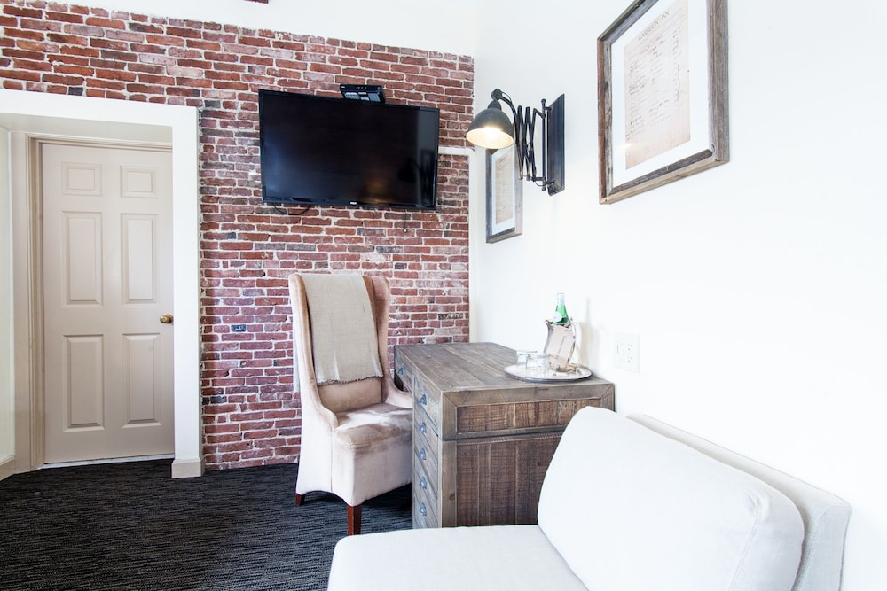 Garrison Inn Boutique Hotel - photo 15