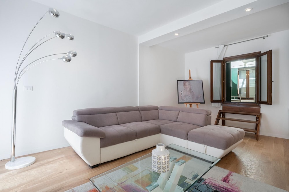Apartments San Marco Square with Terrace — 4-Star Luxury Hotel in Venice, Italy
