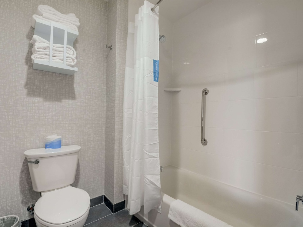 Hampton Inn and Suites Williamstown Ark Encounter - photo 22