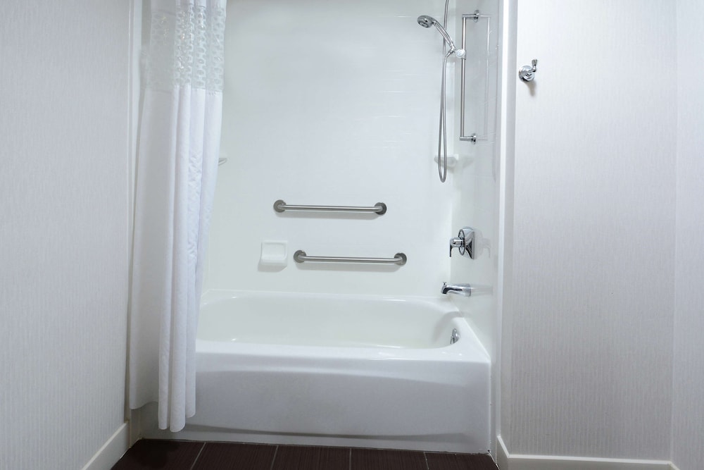 Hampton Inn Martinsville - photo 32