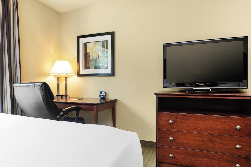 Cobblestone Hotel & Suites Knoxville - photo 22