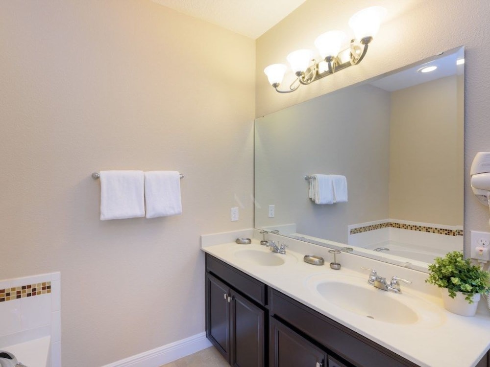 Fv61781 Solterra Resort 5 Bed 4.5 Baths Villa - photo 17