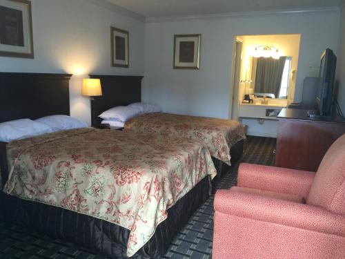 Houston Inn and Suites - photo 25