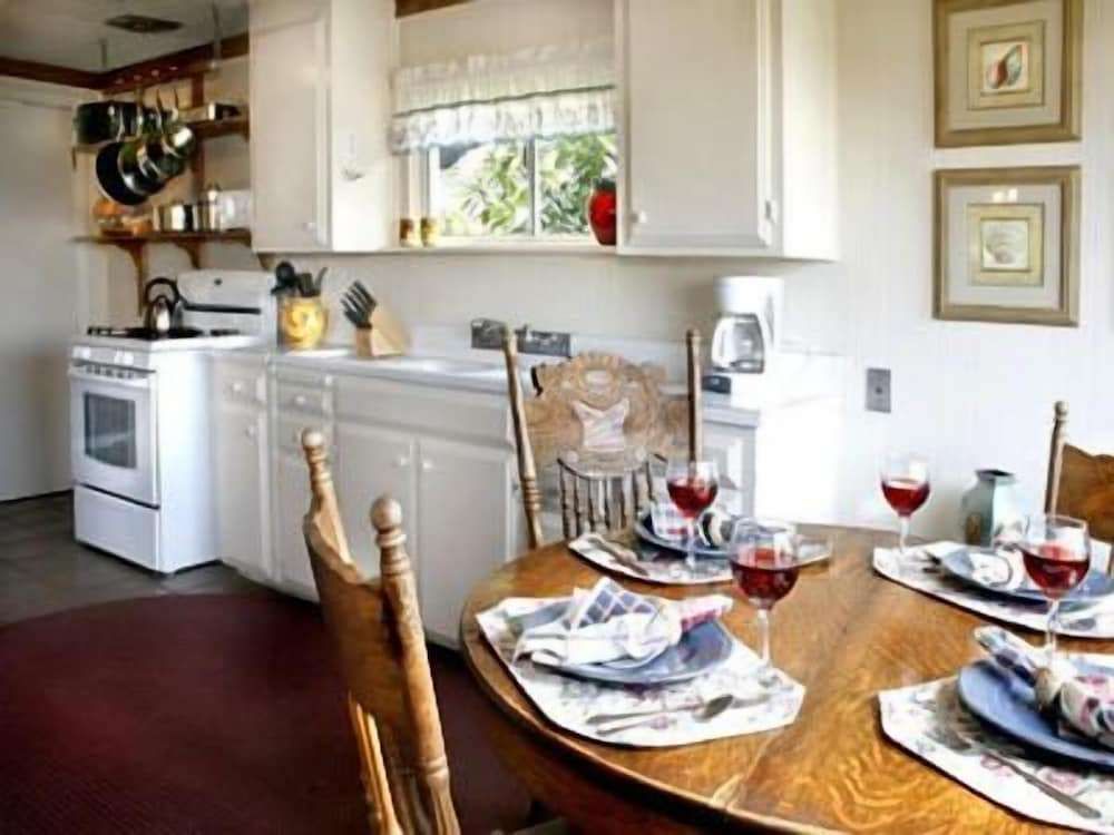 Bodega Harbor Inn - photo 12