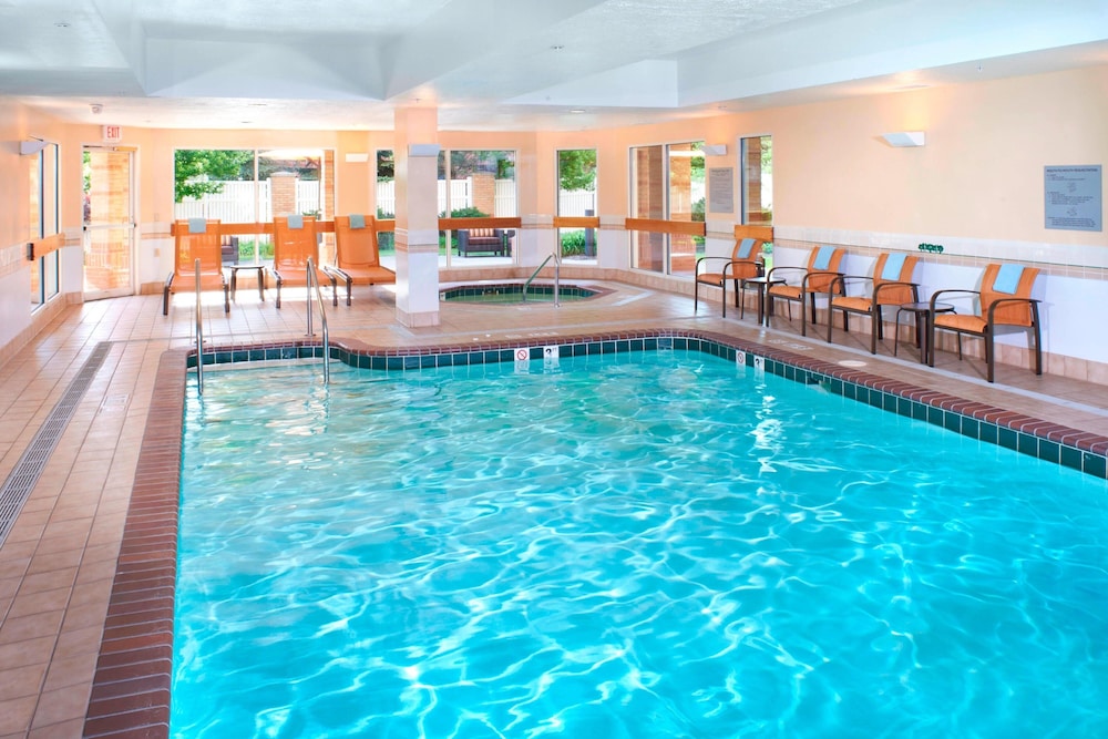 Courtyard by Marriott Cleveland Independence - carbon neutral hotel in Independence