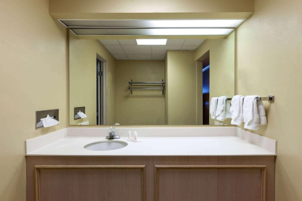 Baymont by Wyndham Amarillo West Amarillo - photo 23